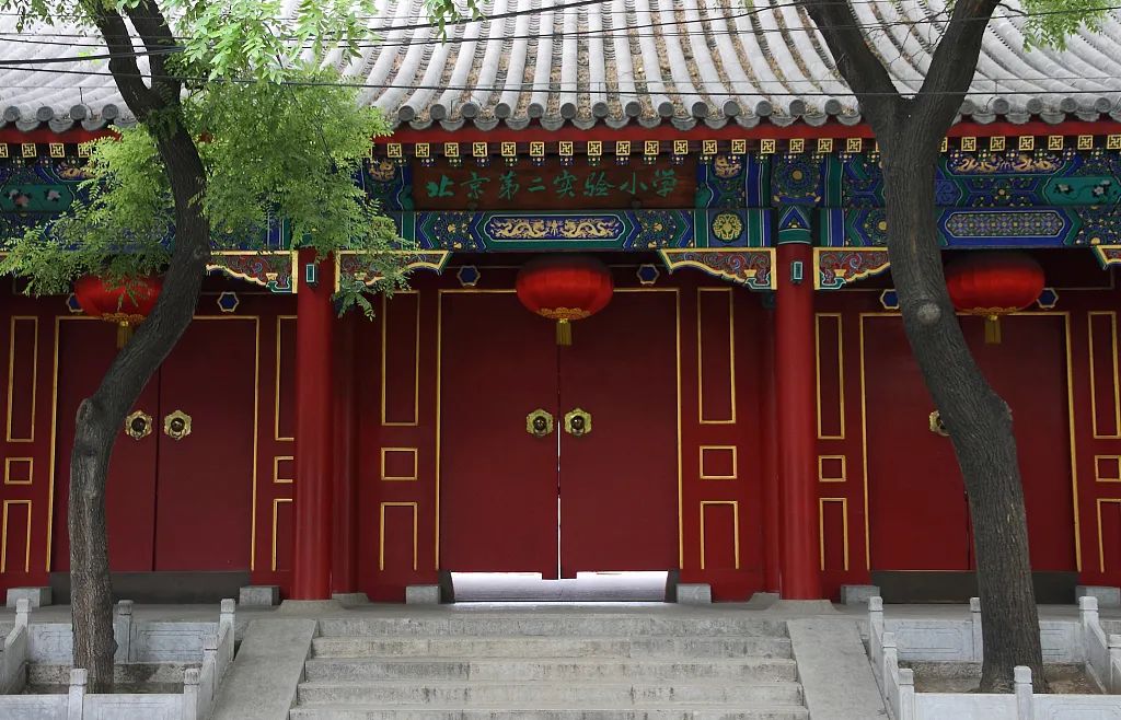 比起教育资源相对均衡的月坛片区,同时拥有"宇宙牛小"和普通小学的