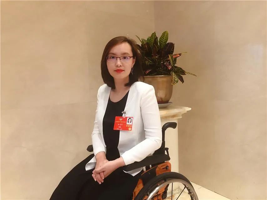 两会声音全国政协委员张丽莉让残疾人不因体检失去教师资格
