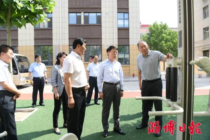 淄博市委书记江敦涛调研全市社会足球场地及公共体育设施建设情况并