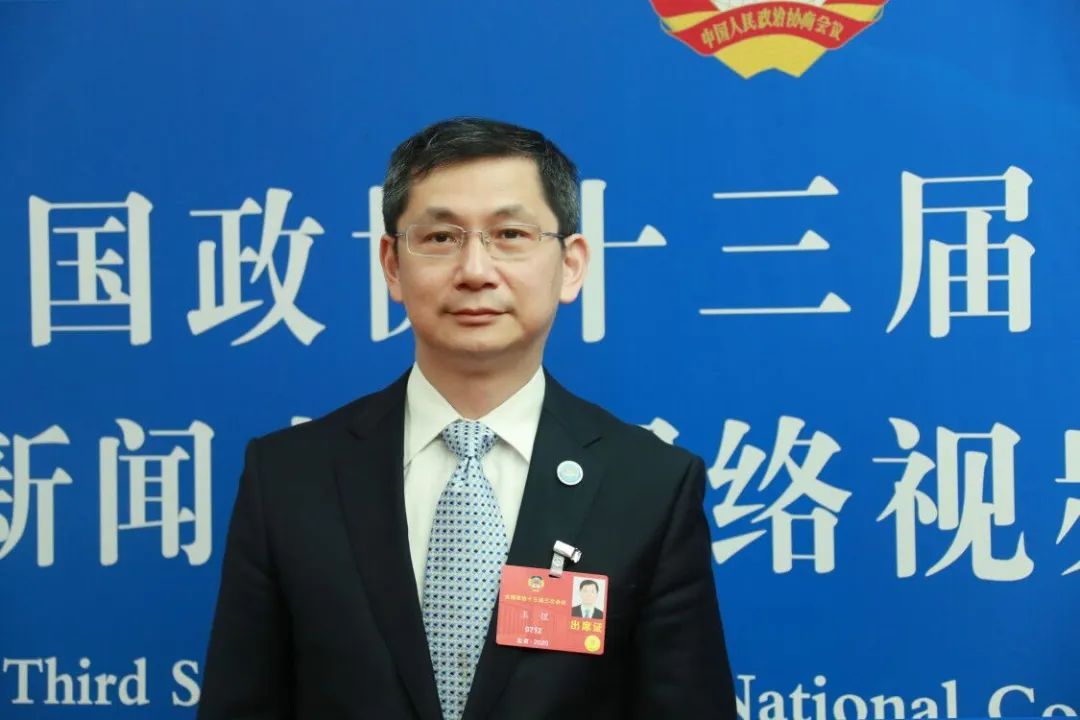 " 今年两会期间,全国政协委员,春秋航空董事长王煜在接受民航资源网