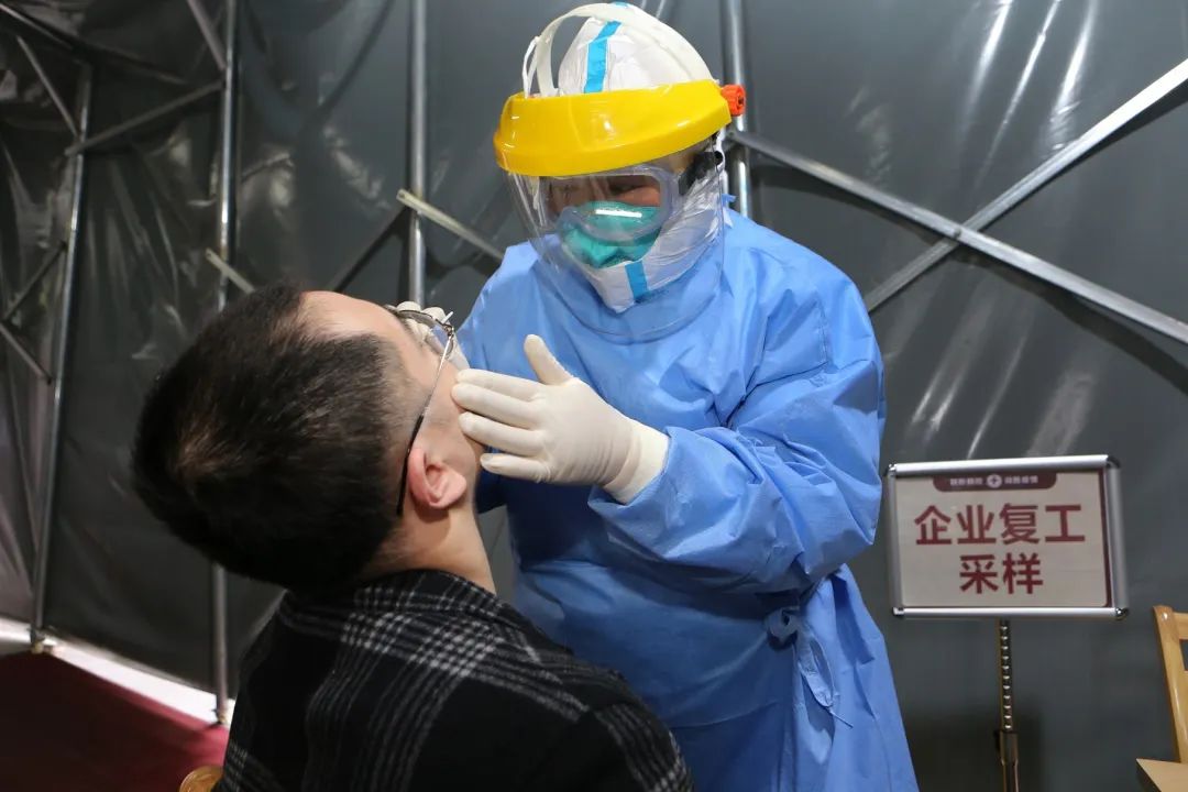 公利医院企业/ 个人核酸检测采样现场