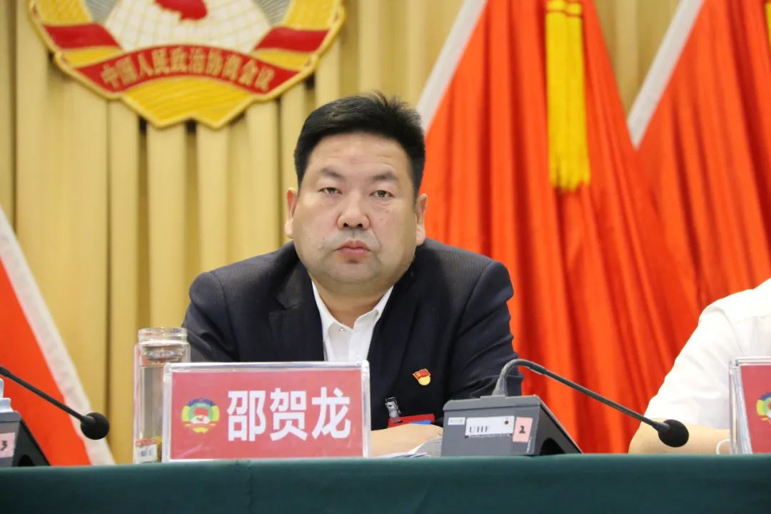 政协卧龙区六届四次会议召开建言献策大会