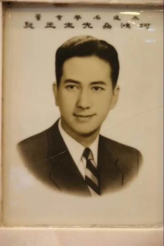 赌王何鸿燊离世原配上热搜