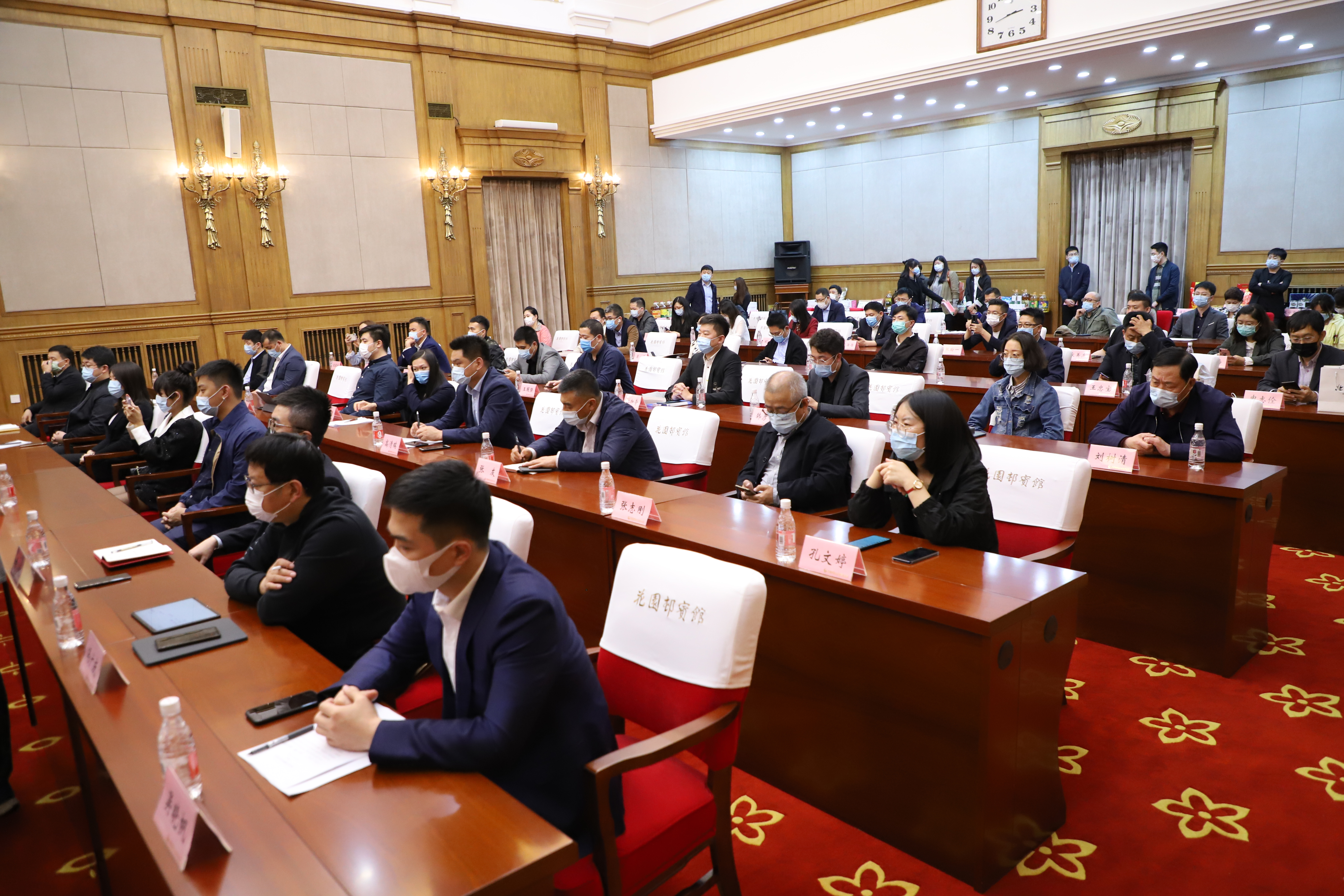 “‘青’GO一夏•小康龙江”公益助农网购活动月首场直播筹备座谈会现场 摄影 吕岩