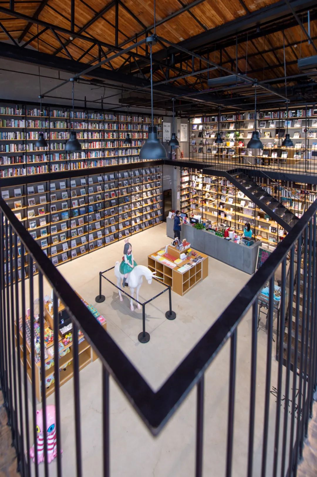 超长待机浦东新添高颜值玻璃房书店一起去打卡