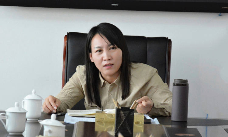 杨彩霞主持召开脱贫攻坚工作调度会议