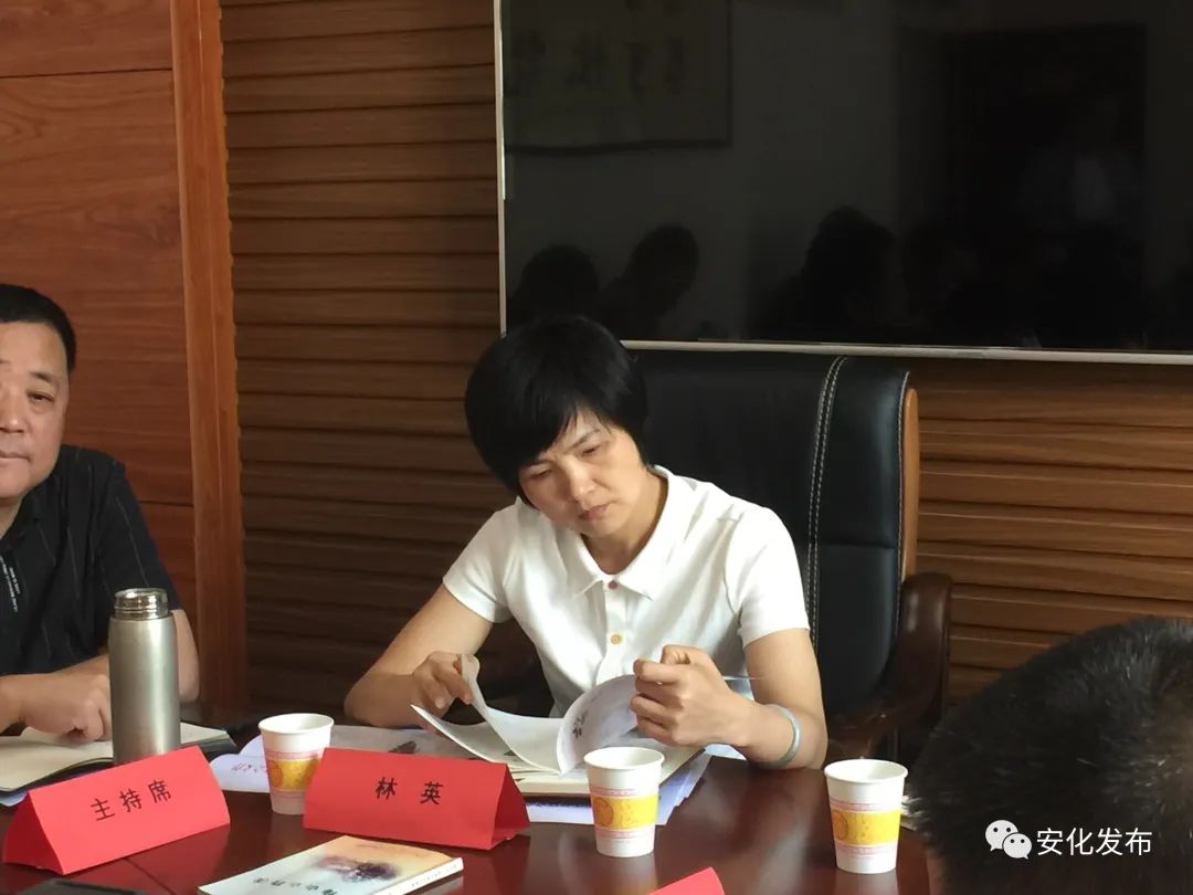 林英要求,各项目传承人要以此为平台,相互交流沟通
