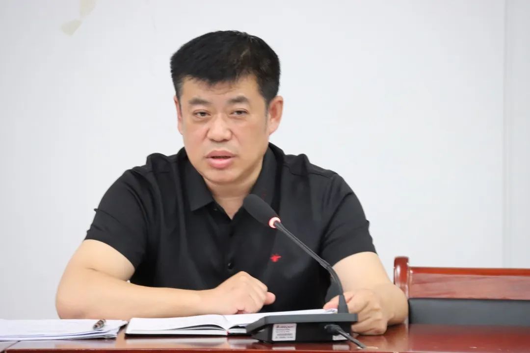 会上,淮滨法院综合办公室主任王树辉宣读了《近期查处的两起工作日