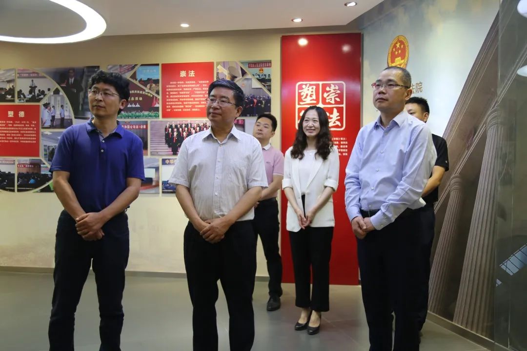 什邡市委常委,政法委书记张滔,什邡法院党组书记,院长蒋萍陪同调研.