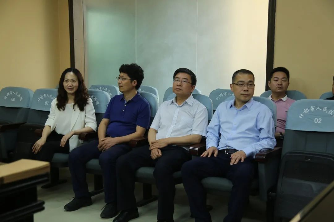 随后,周新书记一行来到什邡法院文化建设重要阵地