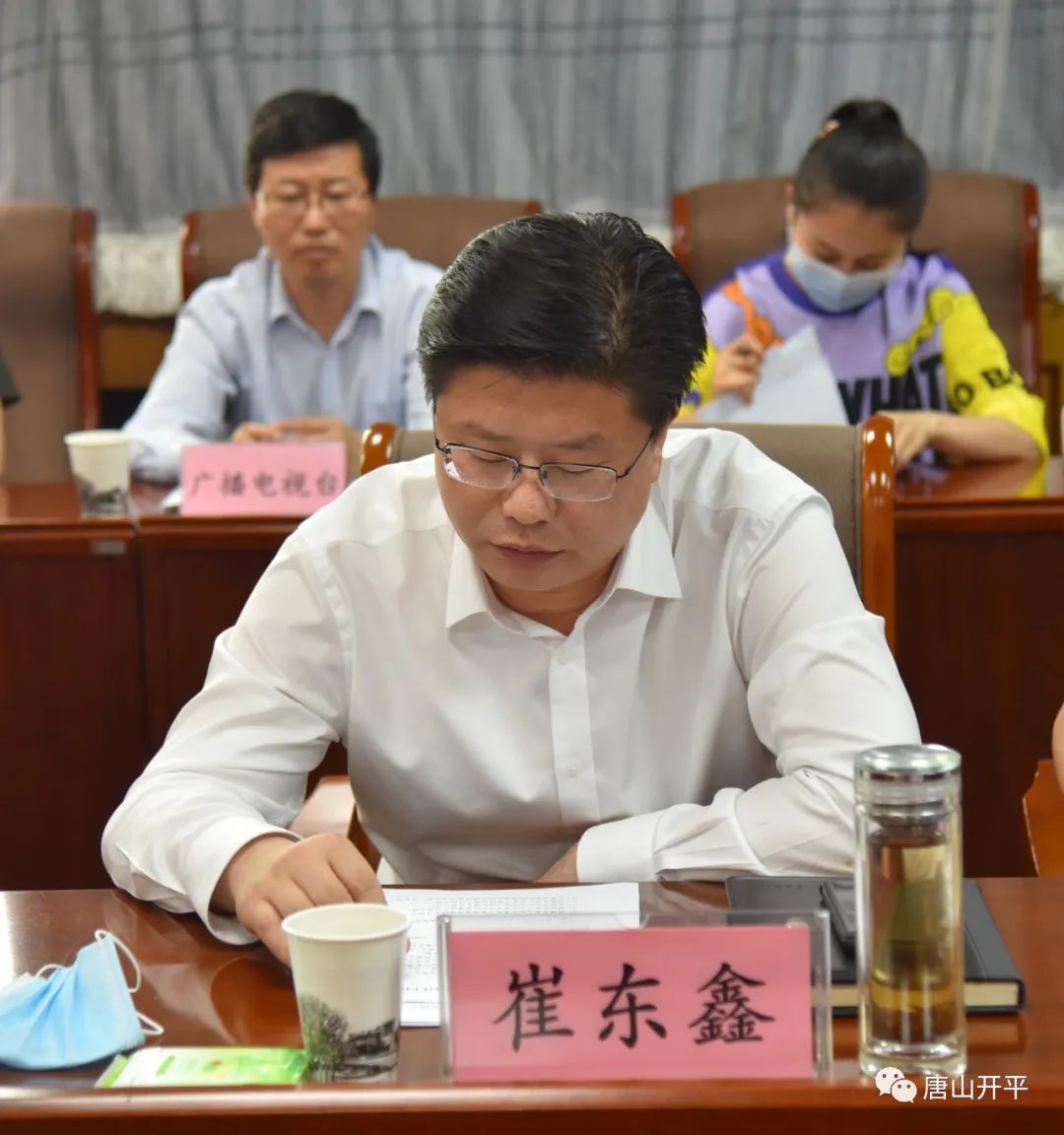 区委副书记,代区长崔东鑫就贯彻落实好本次会议精神提出要求,一要迅速