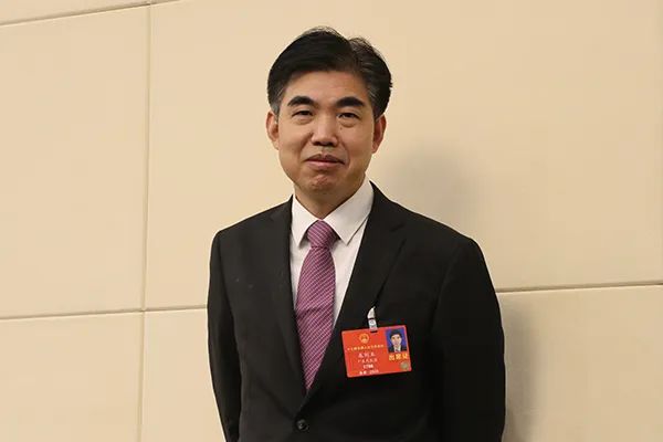 全国人大代表朱列玉保护未成年群体健康成长