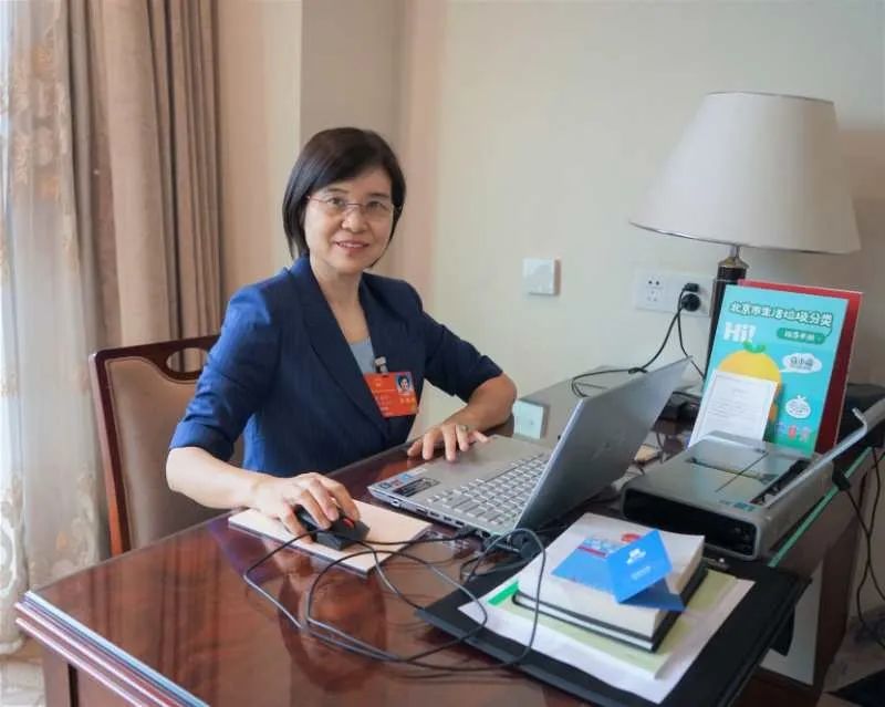 两会时间陈丽芬代表信心满怀危机中寻找新生机