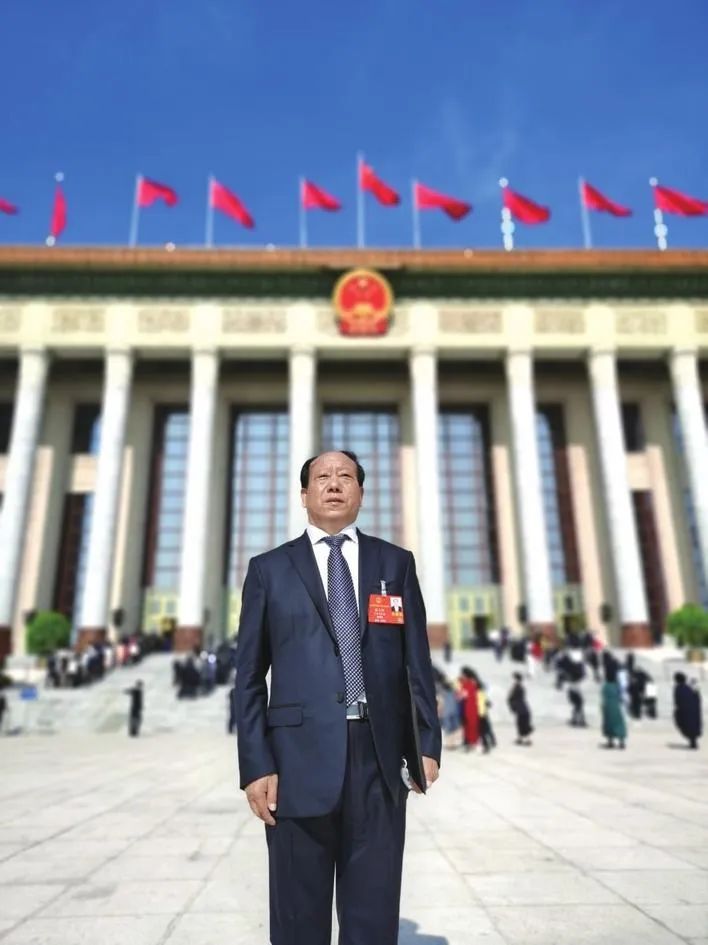全国人大代表侯二河乡村振兴先得招才