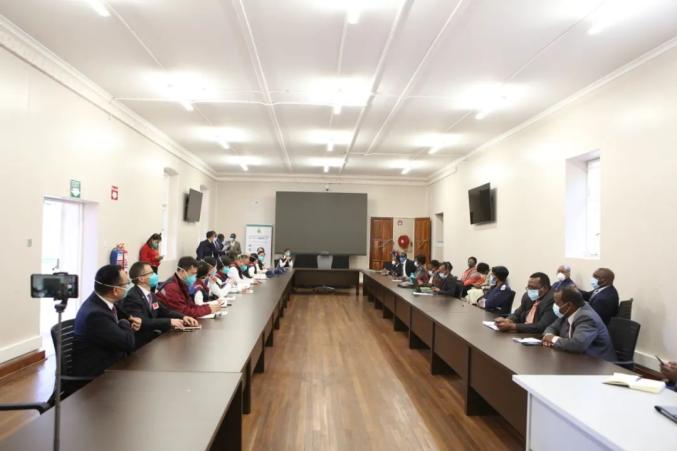 专家组【你有多美】中国抗疫专家组为津巴布韦留下“拯救生命的礼物”