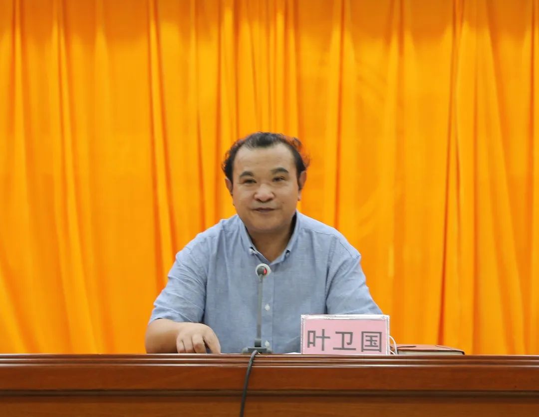 5月20日上午,培训班正式开班,海城区委常委,宣传部部长,副区长叶卫国