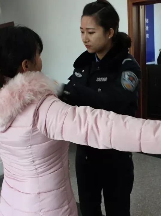 法警小姐姐图片