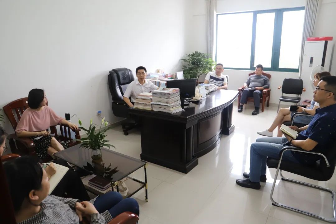 德安法院综合办公室开展队伍教育整顿暨"两个坚持"专题教育集中学习活