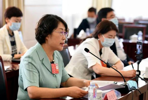 聚焦全国两会两会漫话图说全国人大代表郭艳玲保护草原生态促进畜牧业