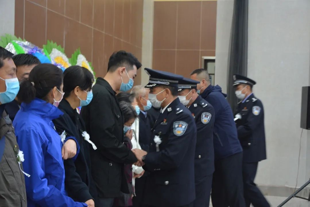 2020你5月28日6时,赵林元同志遗体告别仪式在西宁市殡仪馆举行