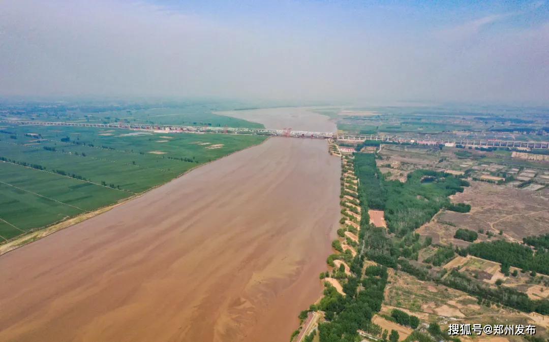 在建的郑济高铁郑州黄河特大桥 马健 摄影