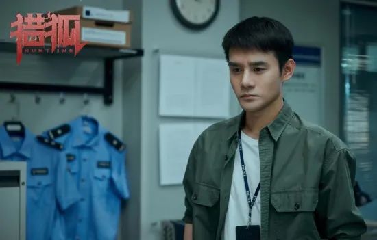 打开电视,只见这厢宋仁宗为了前朝和子嗣烦忧,那边经侦警察夏远追着