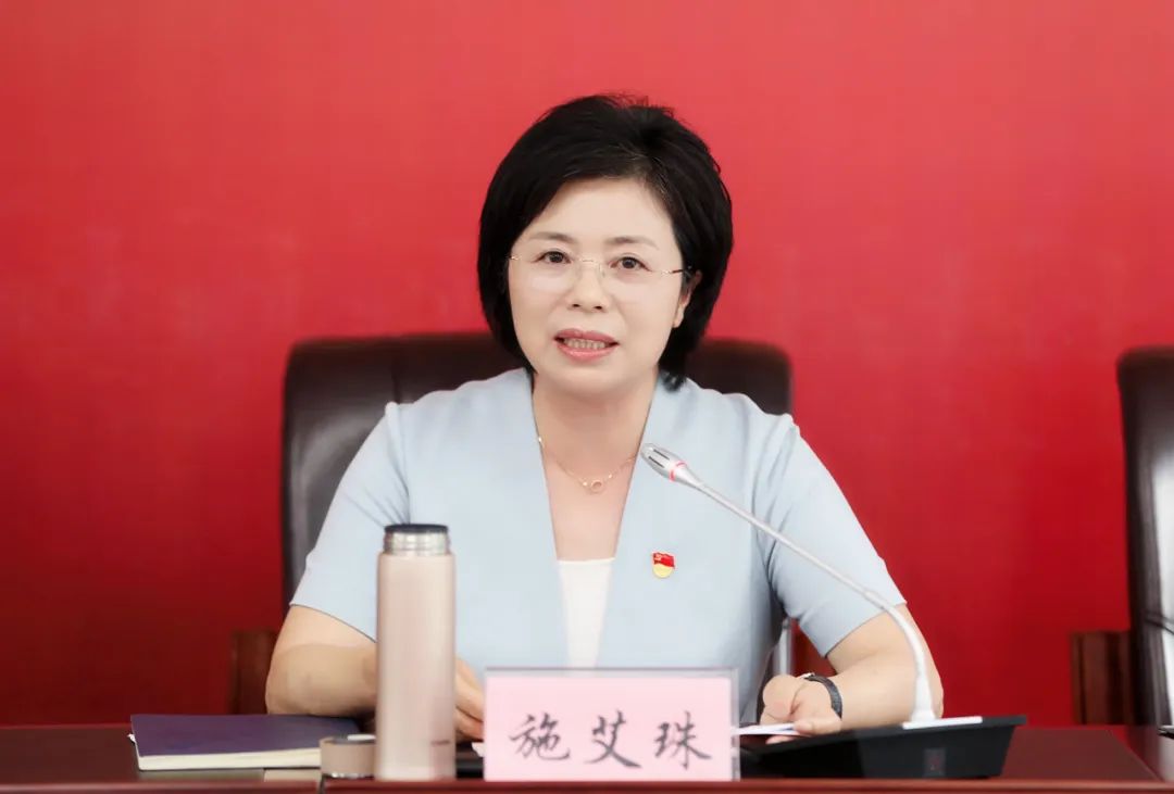 就如何进一步激扬新时代温商精神,提升温州民营经济发展的质量,施艾珠