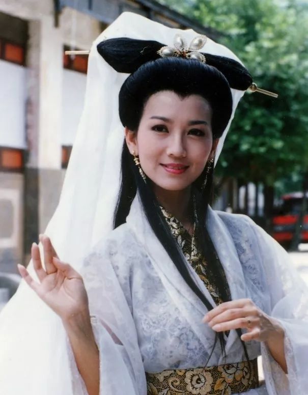 赵雅芝年过六旬:在时光的磨砺下焕发神采