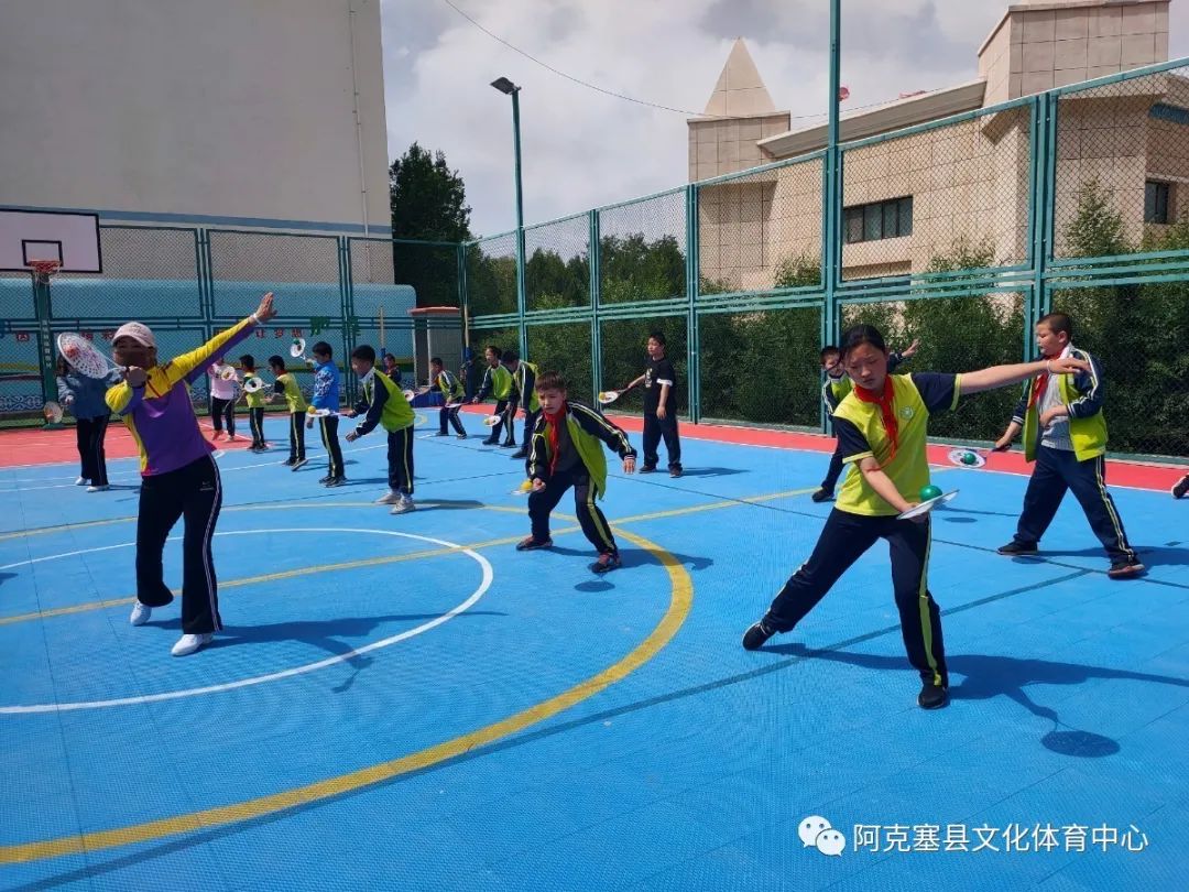 柔力球运动进课堂小学生们high翻天