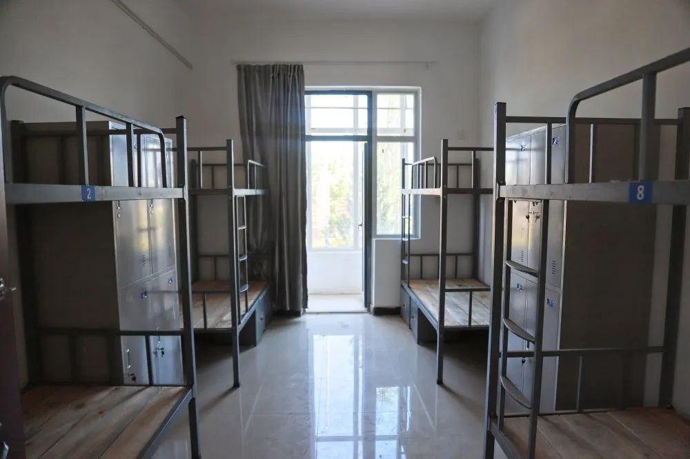 今天峰峰一中新校区正式投入使用