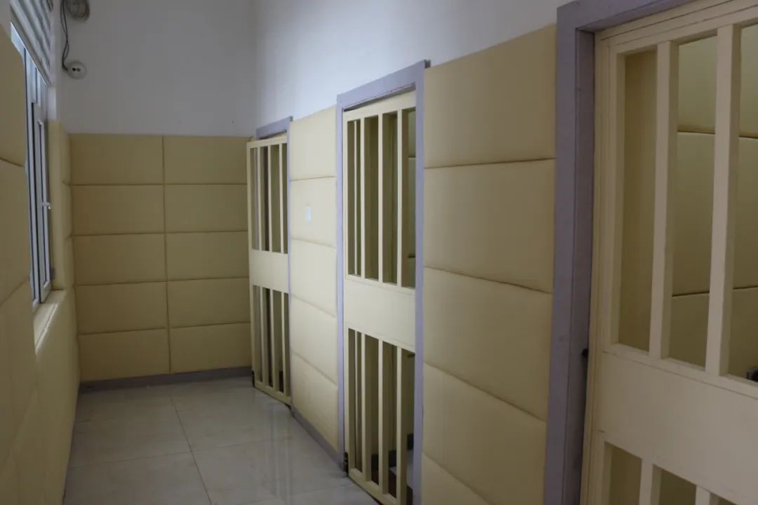 法院羁押室效果图图片