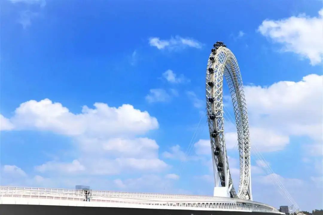 根据白浪河景区管理有限公司负责人侯玉杰的介绍,"渤海眼"摩天轮有36