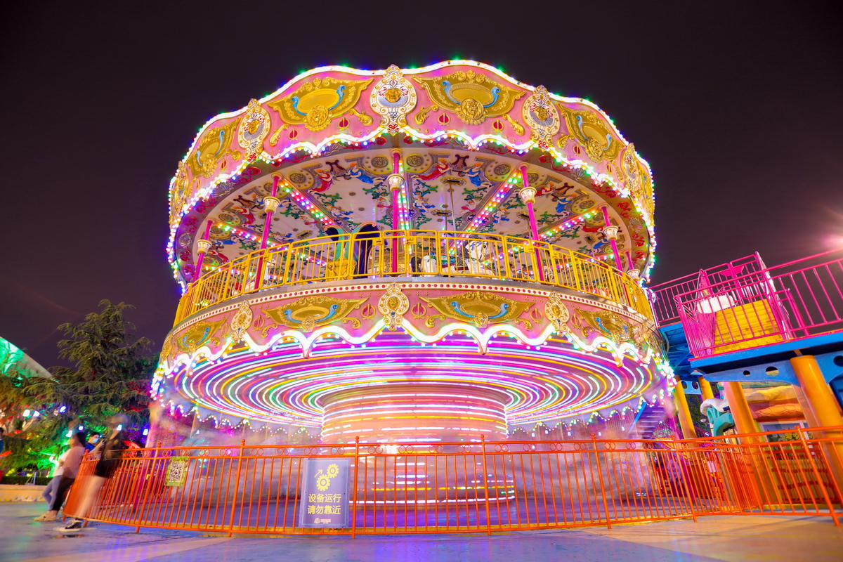 方特夜场烟火秀璀璨回归青岛夜间旅游正式重启