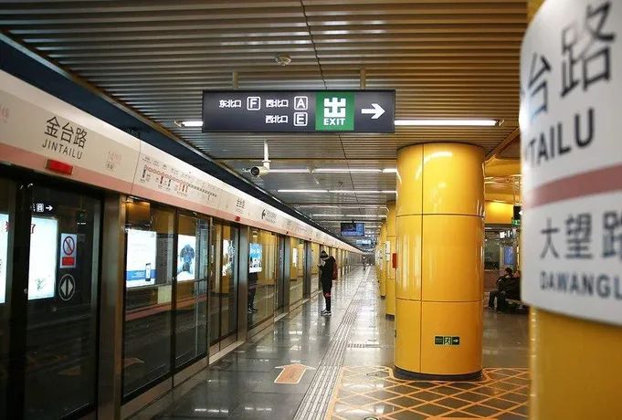 北京地铁宣和副线入口图片