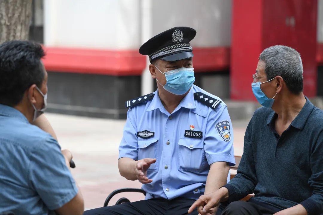 片警老李,和他的"秘密"