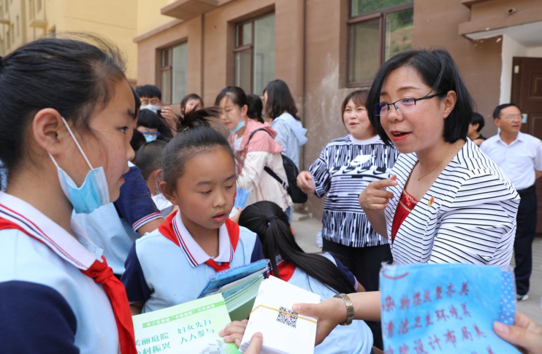 巾幗心向黨共創鄉寧美小家傳大愛共築家國夢