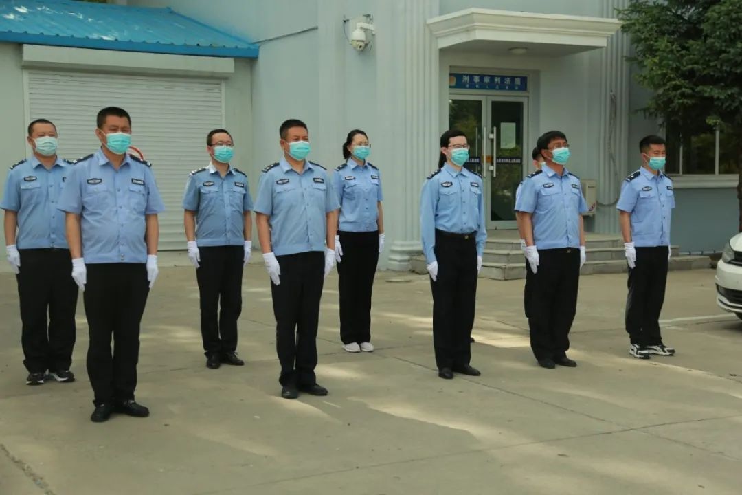 大同法院法警队趁阳光正好赶快操练起来