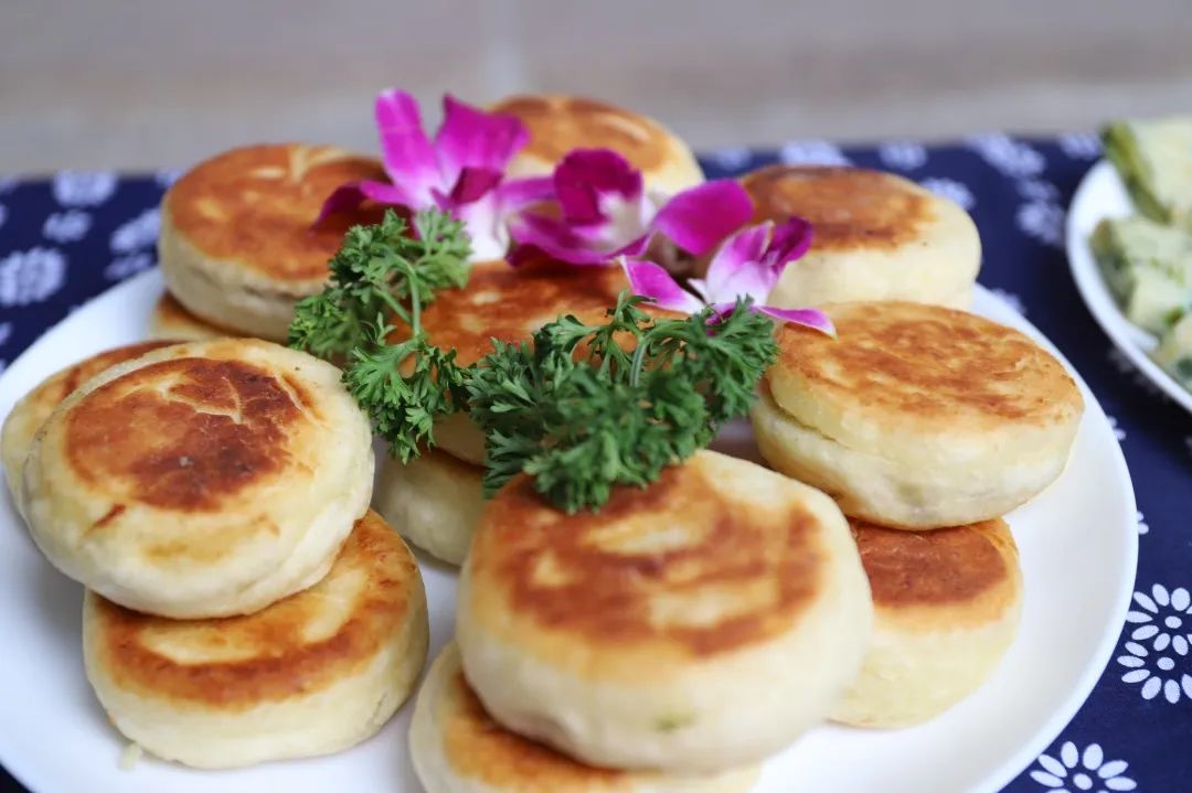 举办了一场小型美食节,近日,娄塘社区就在印家老宅许多传统小吃在这里