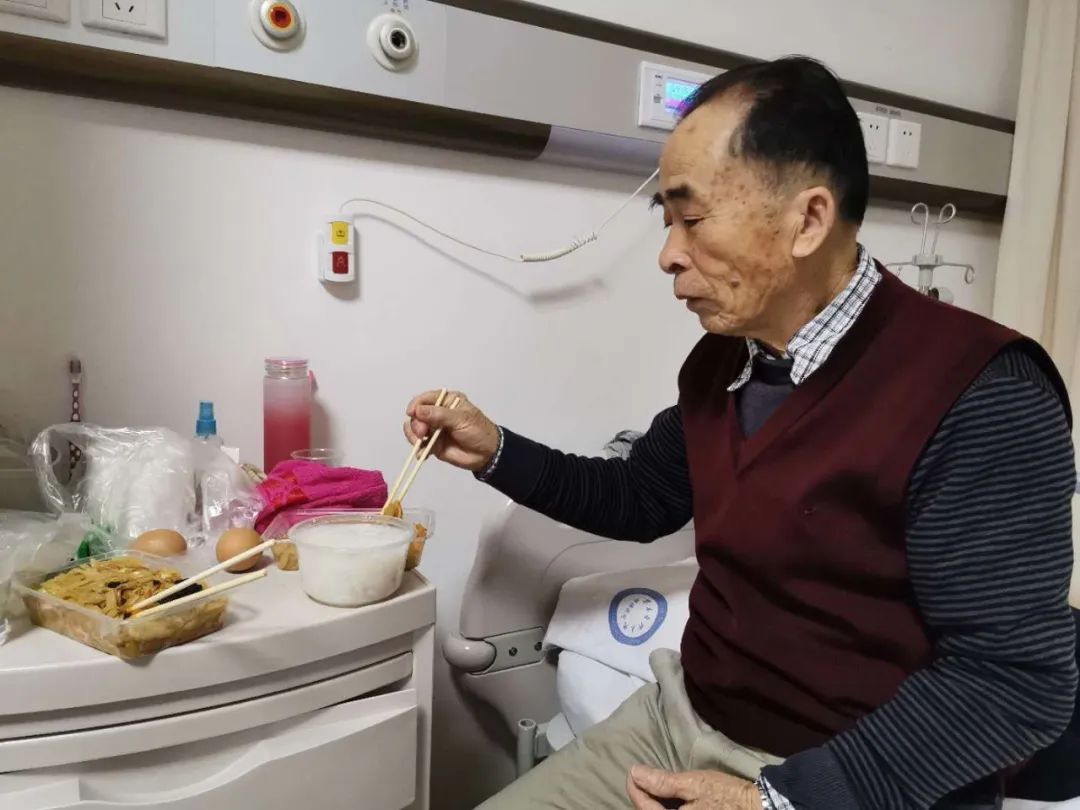 出差和上级做了（新职员和讨厌的上司胖子）