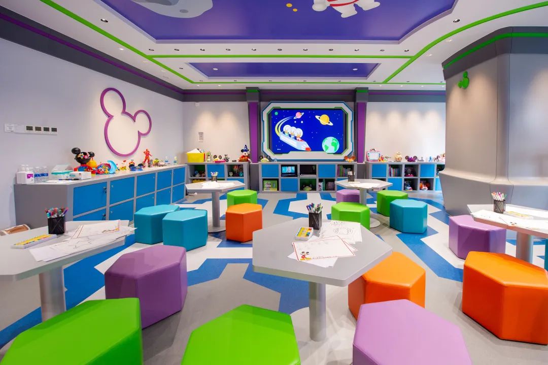 首个星空探索主题迪士尼欢乐屋在浦东开张特别的爱给特别的你