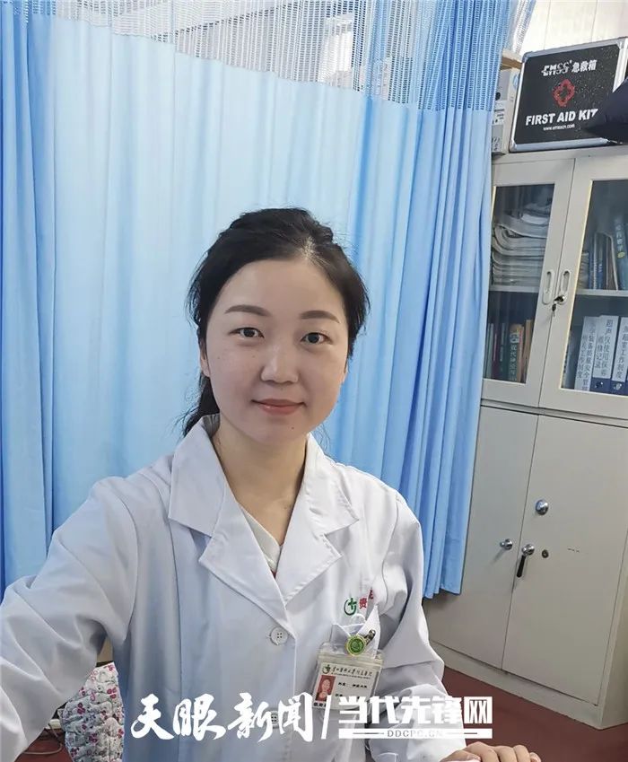 陈熠阳和妈妈陈熠阳当治病救人的医生长大后我要像您一样长大后我要