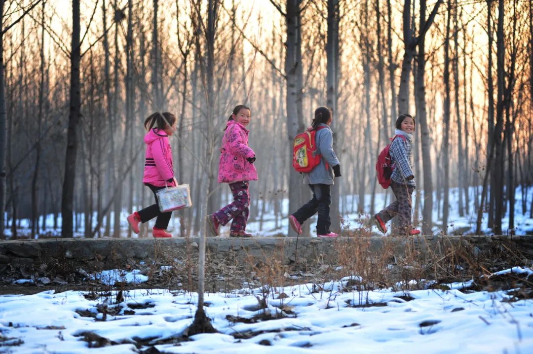 刘向阳67昔日步行上学的农村孩子