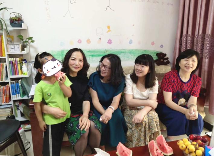 余杭片的爱心姐姐们在陶杏娟姐姐的带领下,分别走进了舟枕小学总部和