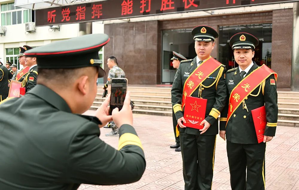 告别军旗再见军营