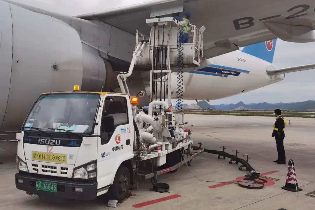 按照"定员,定车,一主一备"要求,挑选政治站位高,业务素质强的保障人员