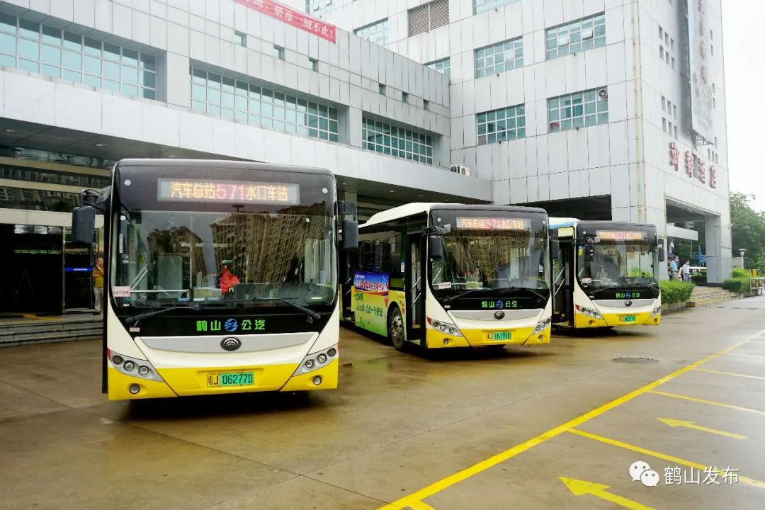 鹤山汽车总站总站长郭俊杰说:"为什么要通过公交车进行宣传?