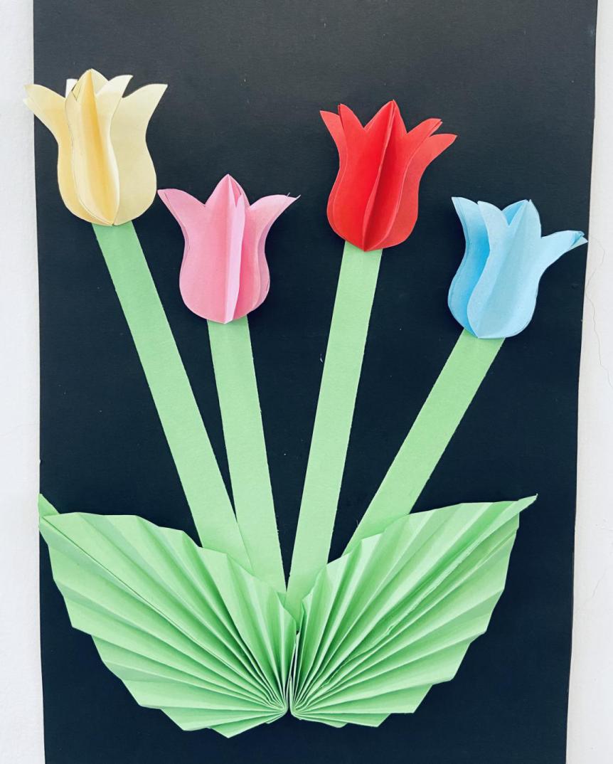 河津 刘亮作品简介:用花朵编织而成的花束给人一种甜蜜的感觉,剪纸