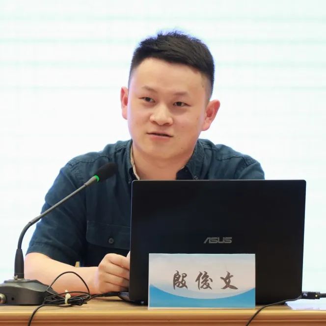 殷俊文作为古华医院的一名青年医生,我把"爱国情,强国志,报国行"融入