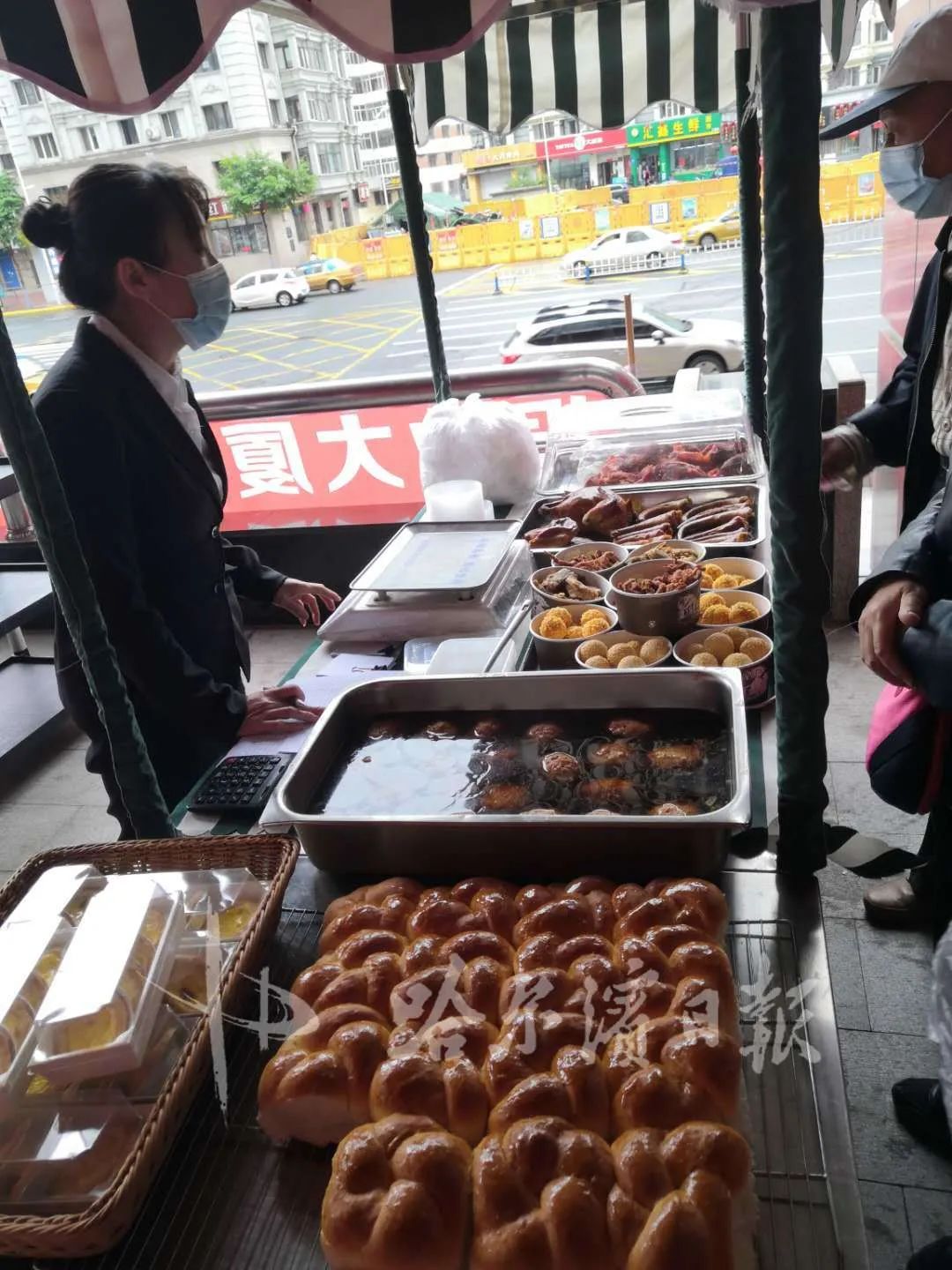 烧鸡肘子素丸子哈尔滨这家四星级酒店出摊儿了路过去看看火