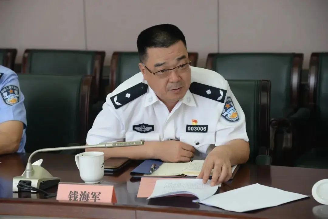 "扫黑英雄"钱海军:用生命诠释忠诚——上海市公安局开展向钱海军同志